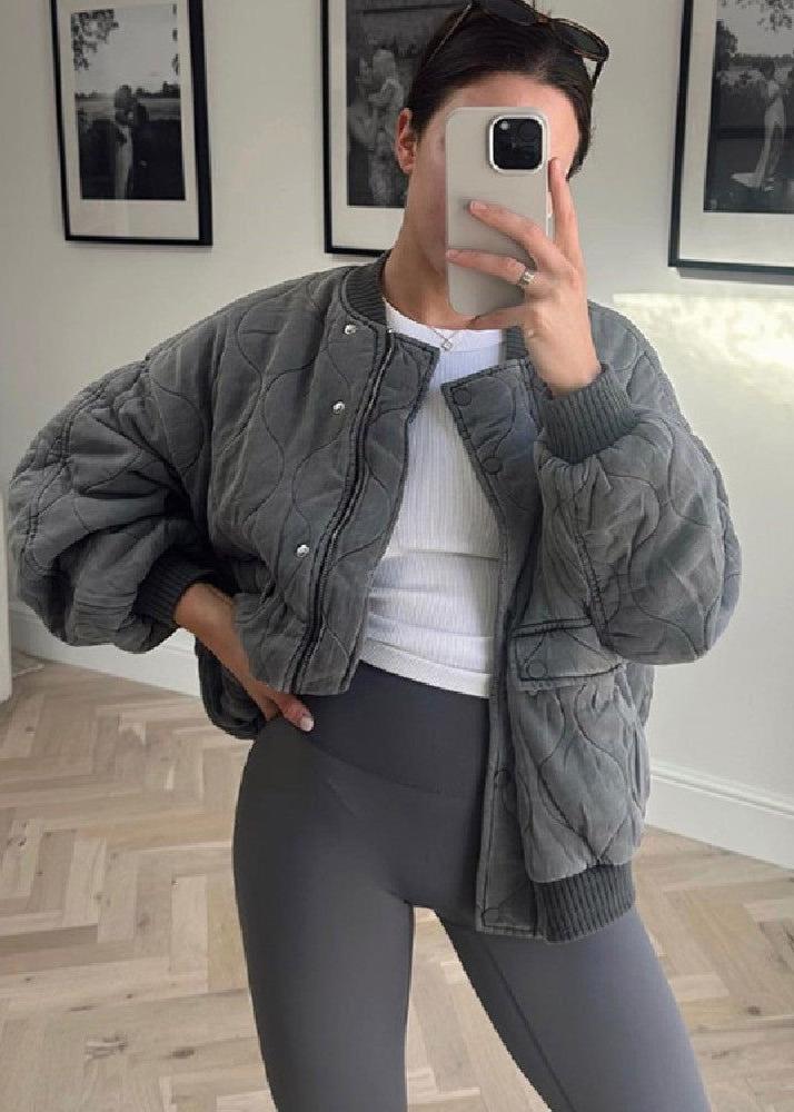 Chaqueta bomber cómoda y acolchada