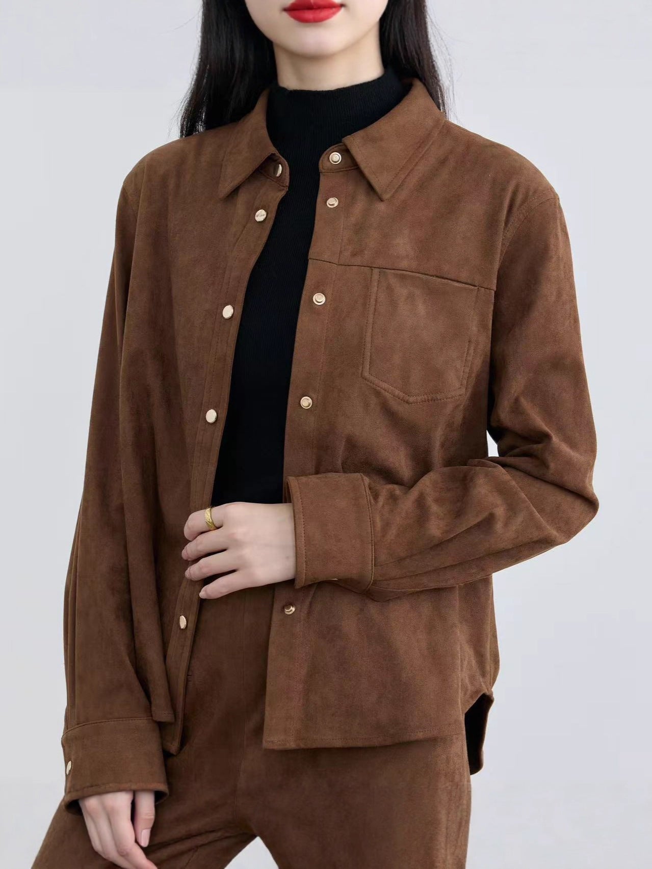 Elegante Blusa de Gamuza