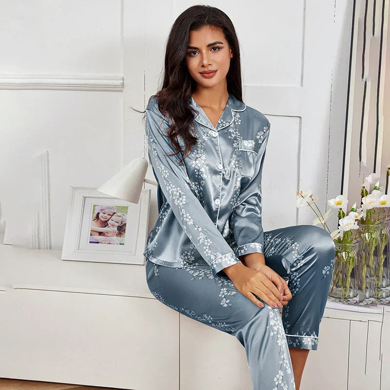 Conjunto de pijama de satén con estampado floral