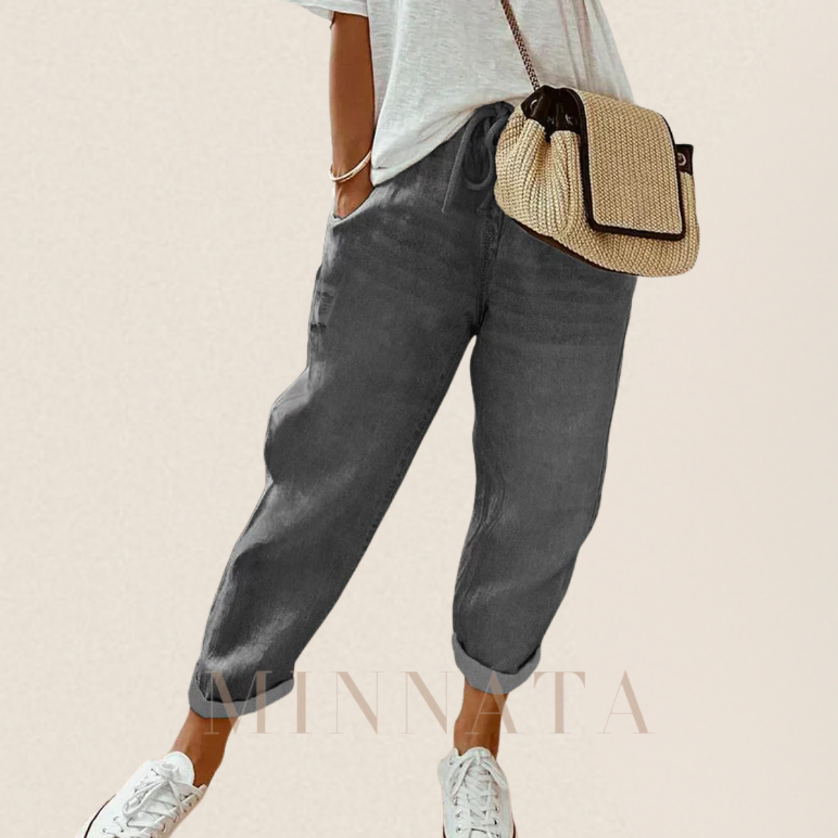Pantalones chic y frescos con detalles rasgados