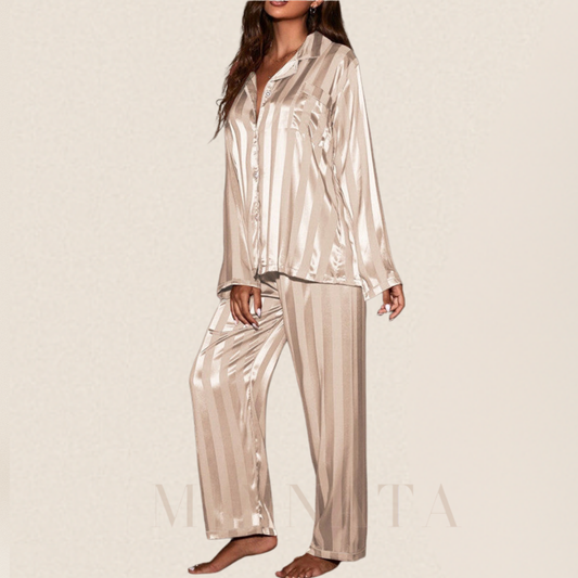 Conjunto de pijama de seda con estilo