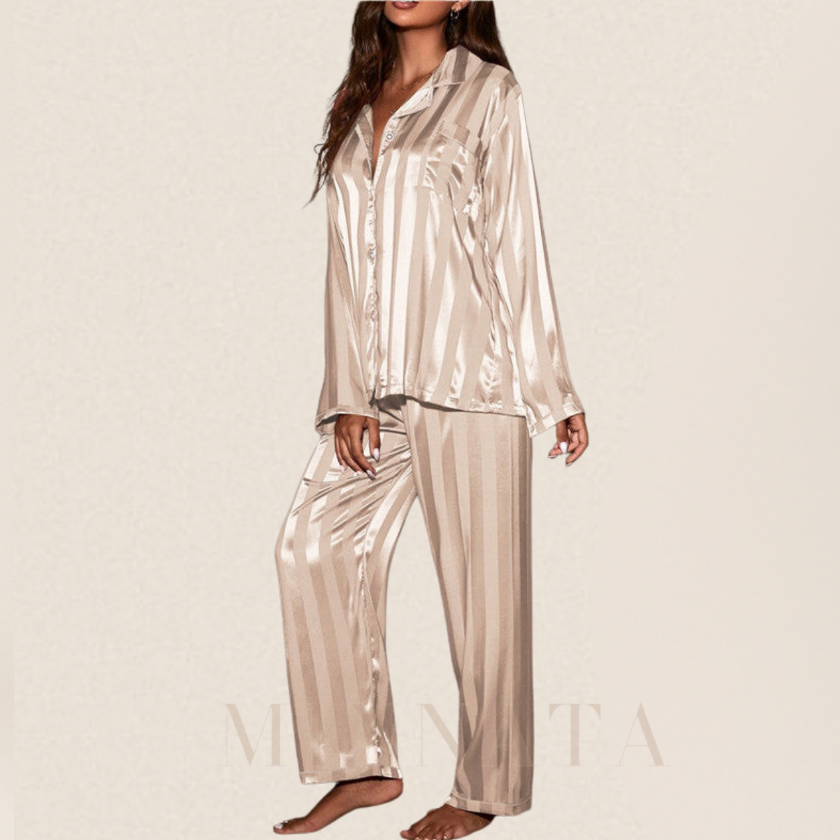 Conjunto de pijama de seda con estilo