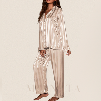Conjunto de pijama de seda con estilo