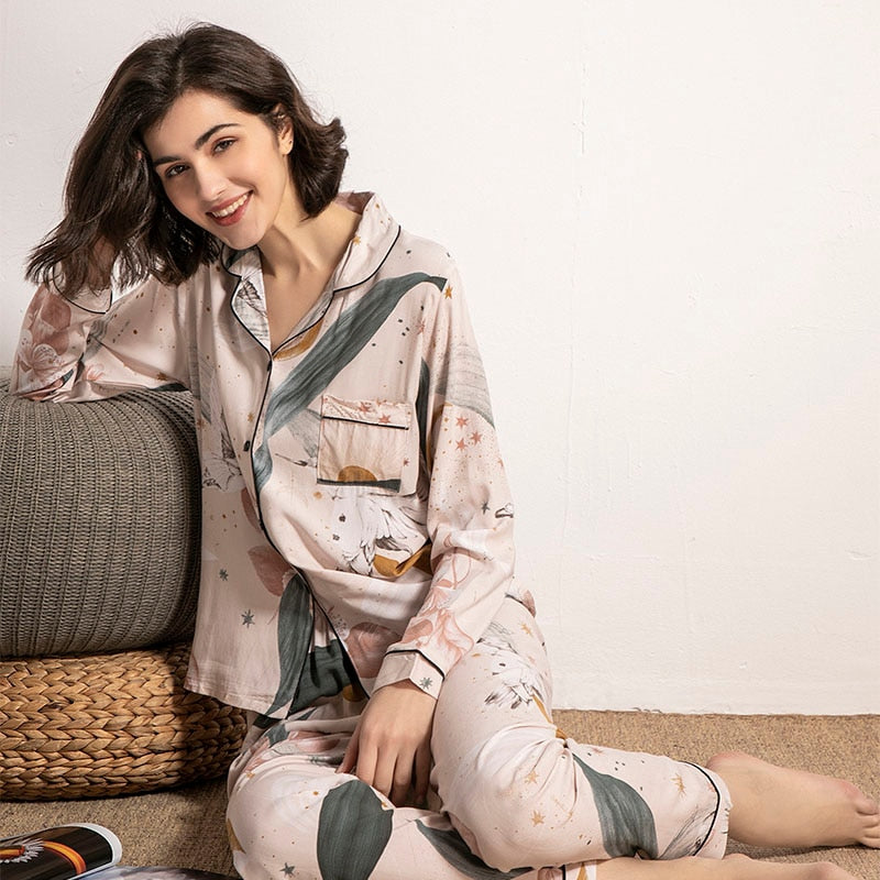 Pijama de mujer de manga larga con estampado floral