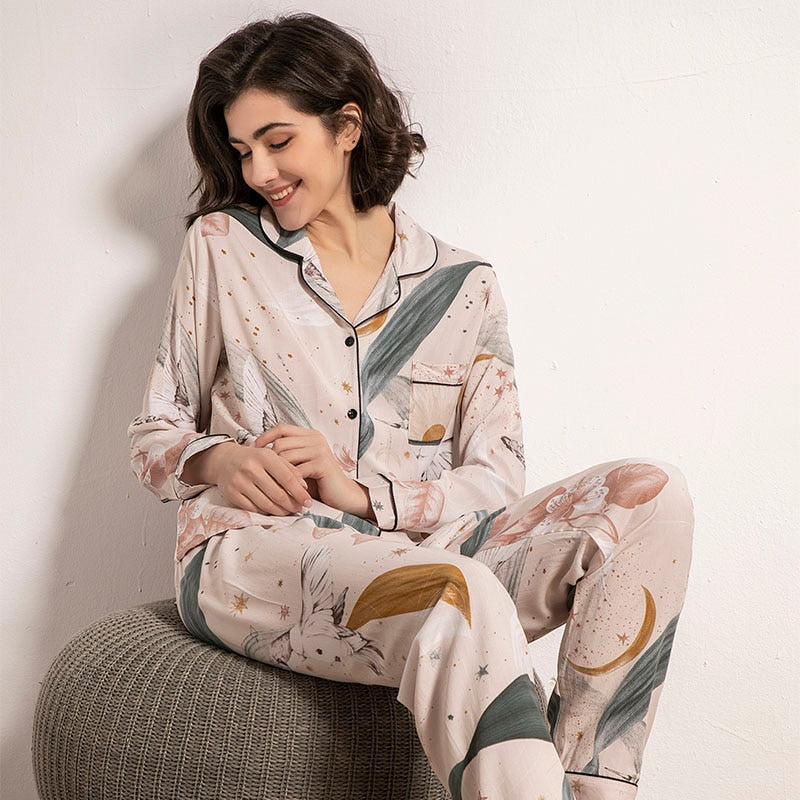 Pijama de mujer de manga larga con estampado floral