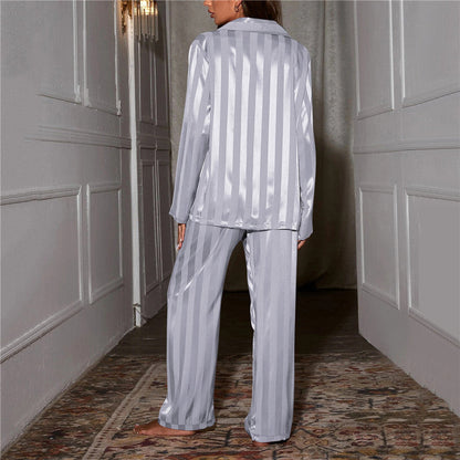 Conjunto de pijama de seda con estilo