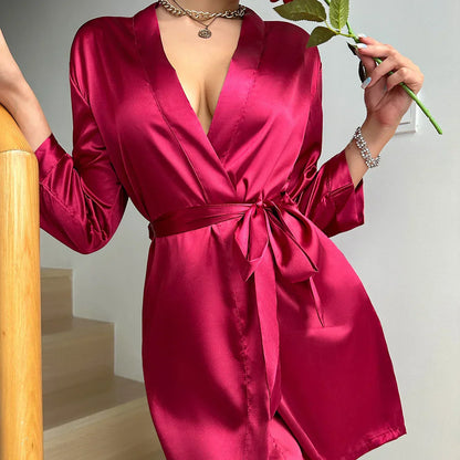 Bata de seda elegante de mañana