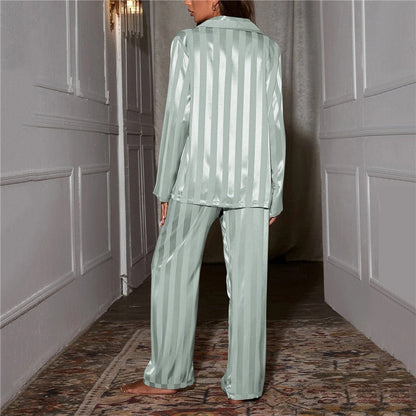 Conjunto de pijama de seda con estilo